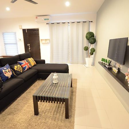 Decozy Homestay Ипох Екстериор снимка